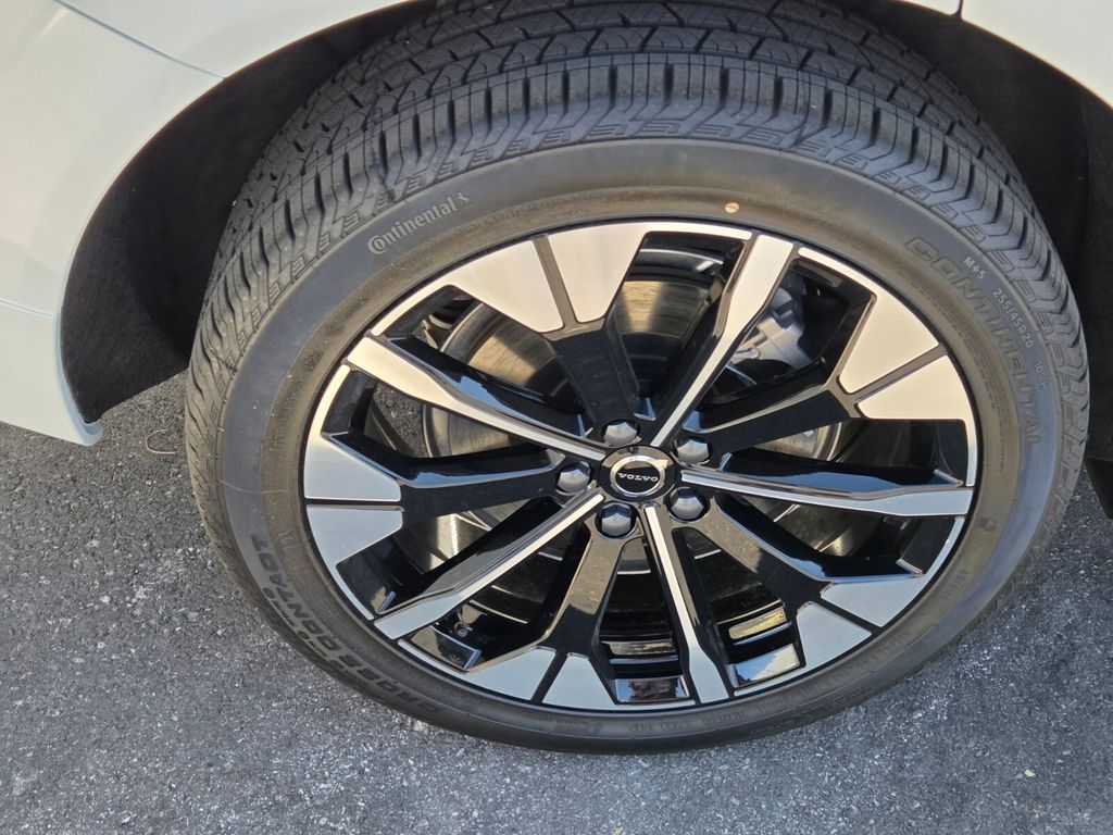 2026 Volvo XC60 Plus - Photo 10