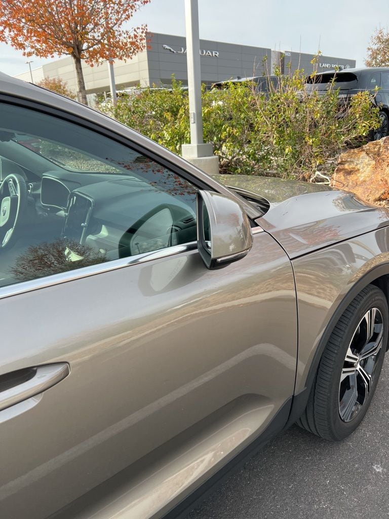 2022 Volvo XC40 Inscription's photo