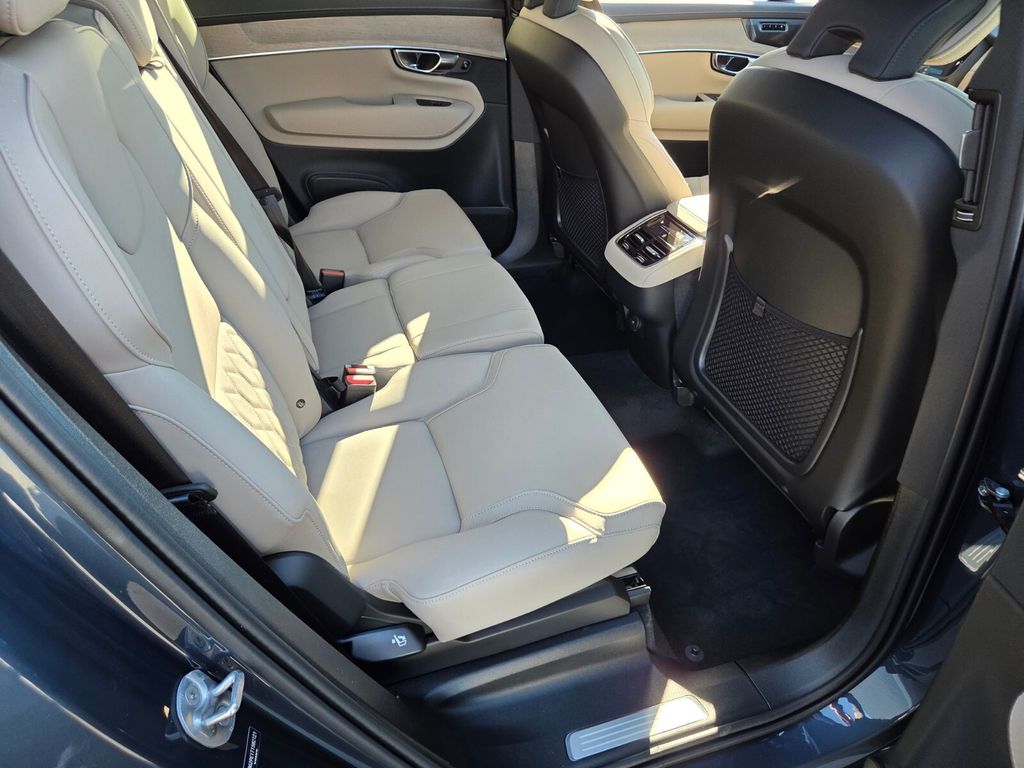 2026 Volvo XC90 Plus - Photo 21