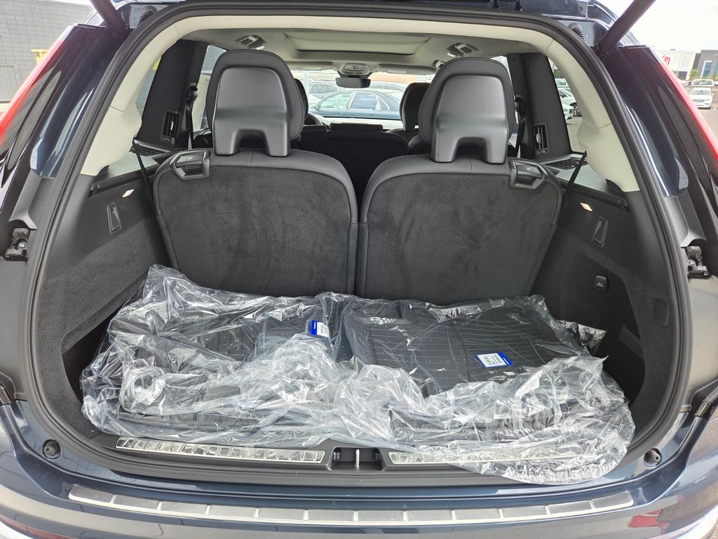 2026 Volvo XC90 Plus - Photo 21