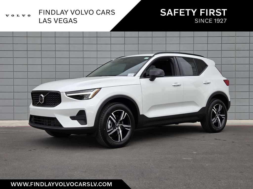 2026 Volvo XC40 Core's photo
