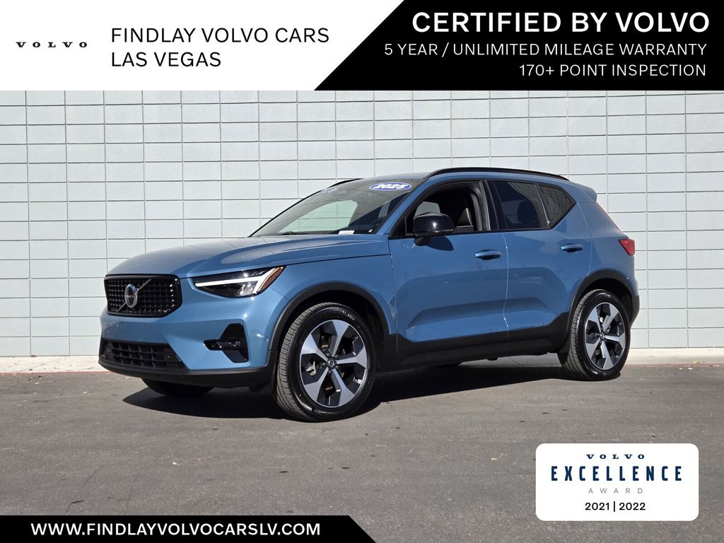 2025 Volvo XC40 Plus's photo
