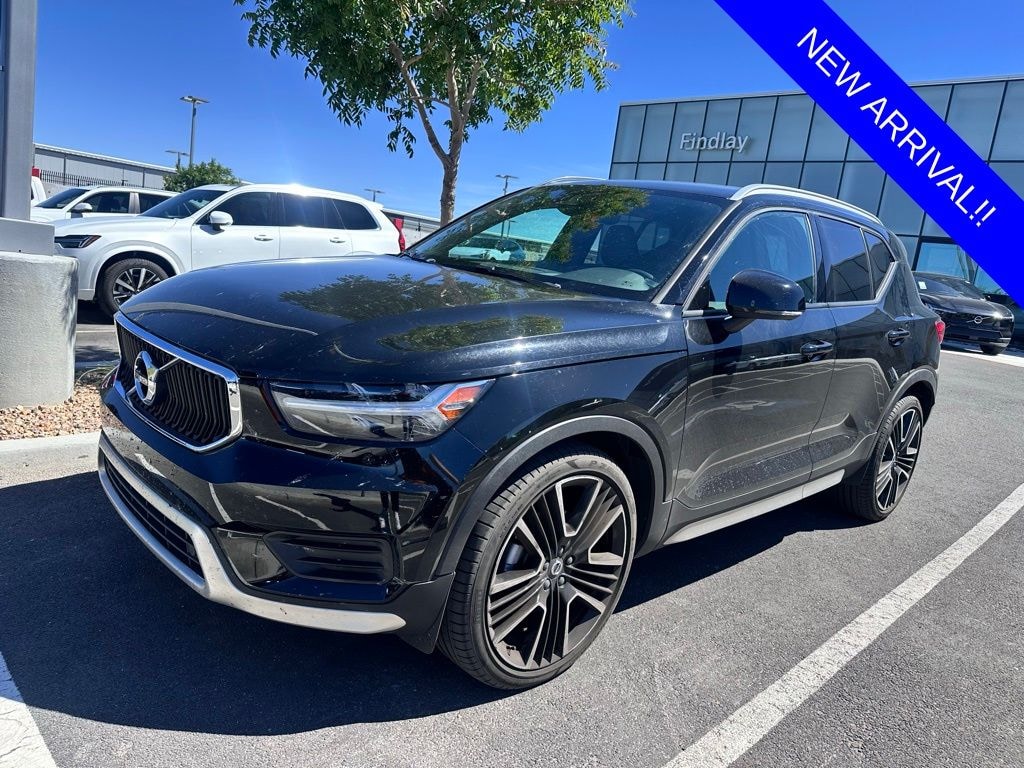 Used 2020 Volvo XC40 T4 Momentum SUV
