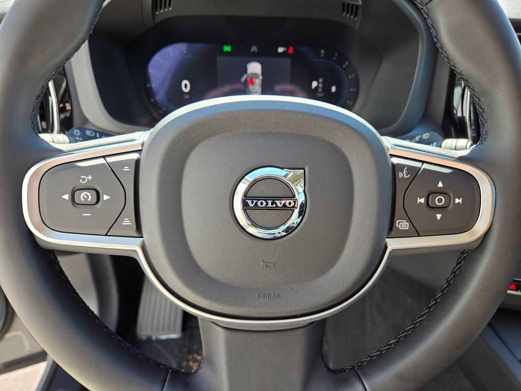 2025 Volvo XC60 Core - Photo 23
