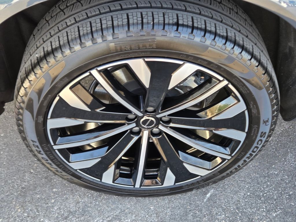2026 Volvo XC90 Plus - Photo 10