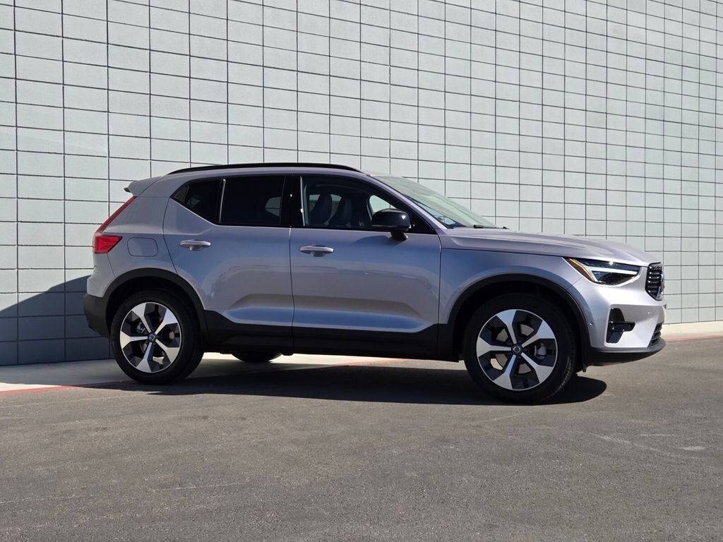 New 2026 Volvo XC40 B4 Plus SUV