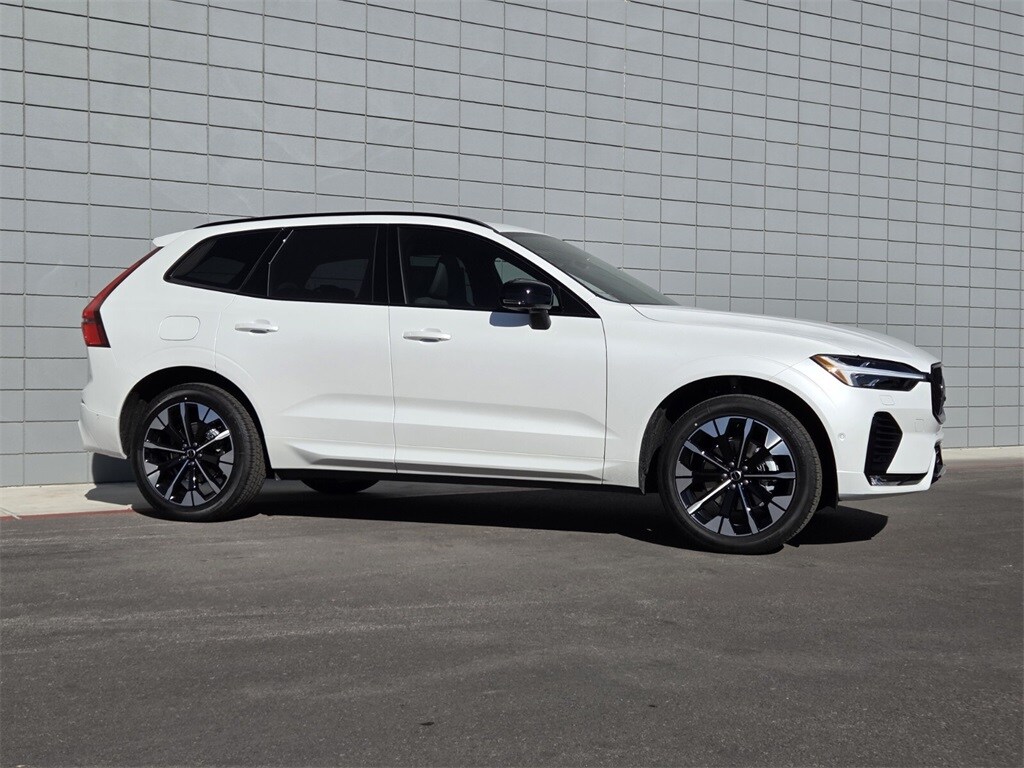 2026 Volvo XC60 B5 Plus photo 4