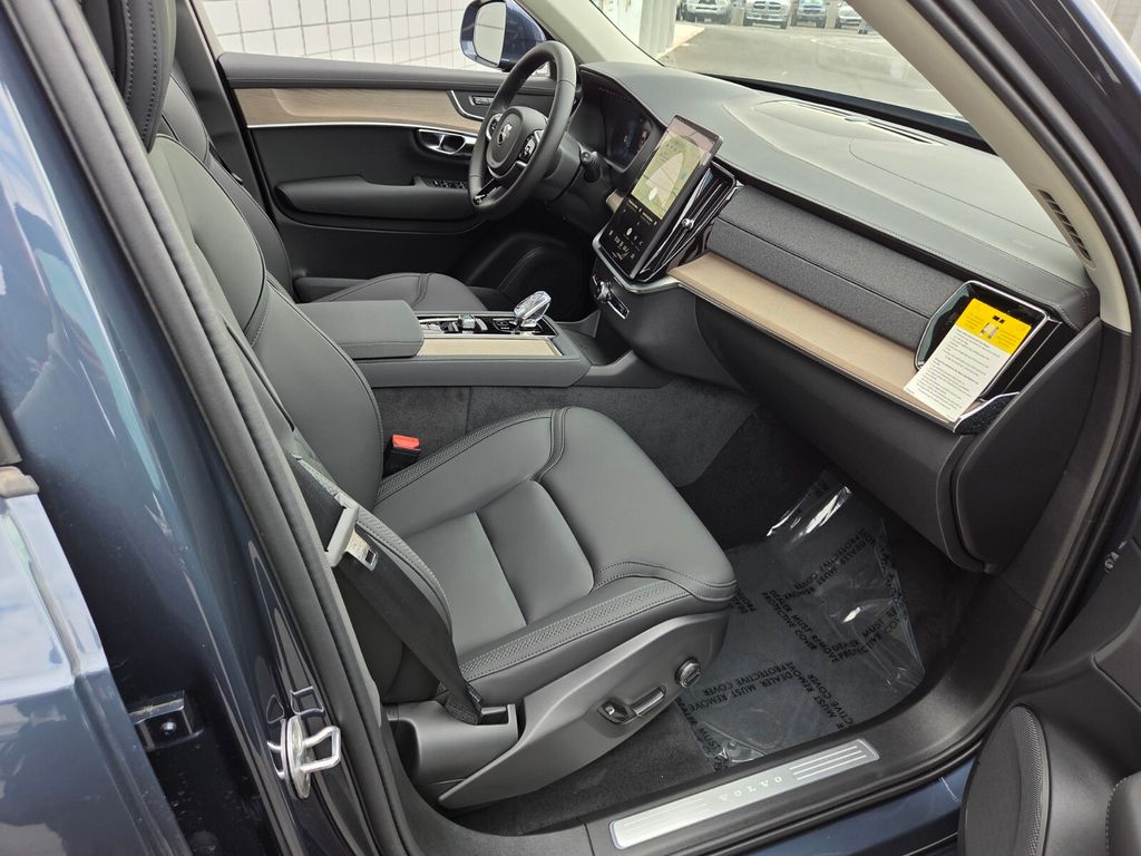 2026 Volvo XC90 Plus - Photo 23