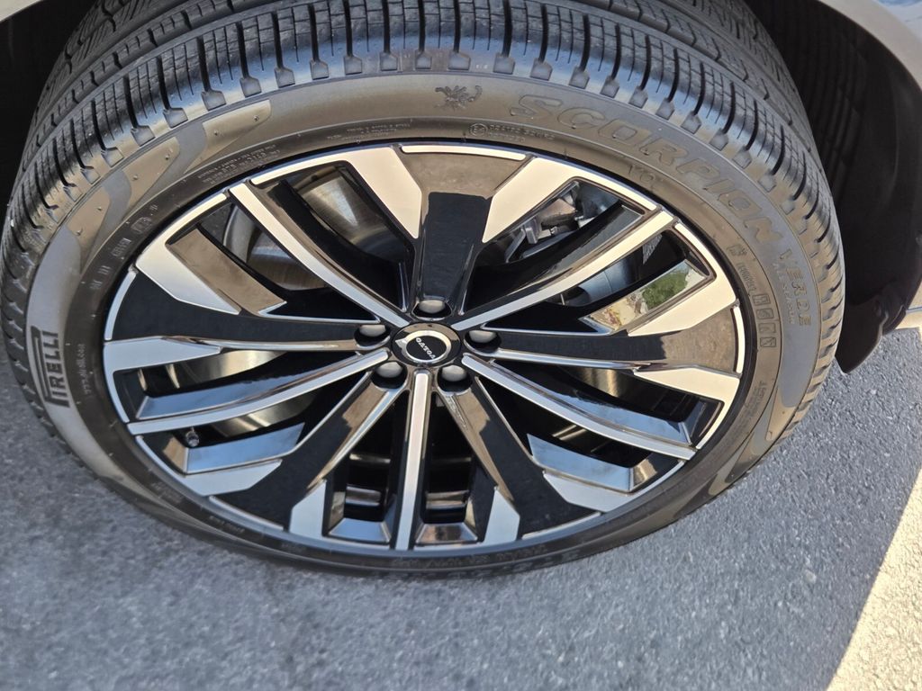 2026 Volvo XC90 Plus - Photo 9