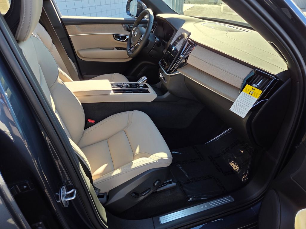 2026 Volvo XC90 Plus - Photo 22