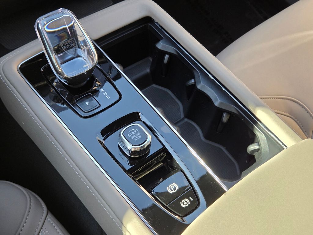 2026 Volvo XC90 Plus - Photo 31