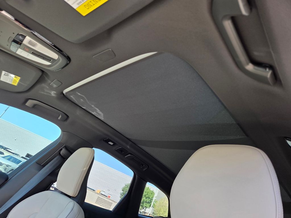 2026 Volvo XC60 Plus - Photo 14
