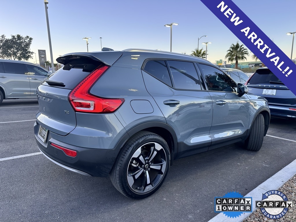 Used 2021 Volvo XC40 T4 Momentum SUV