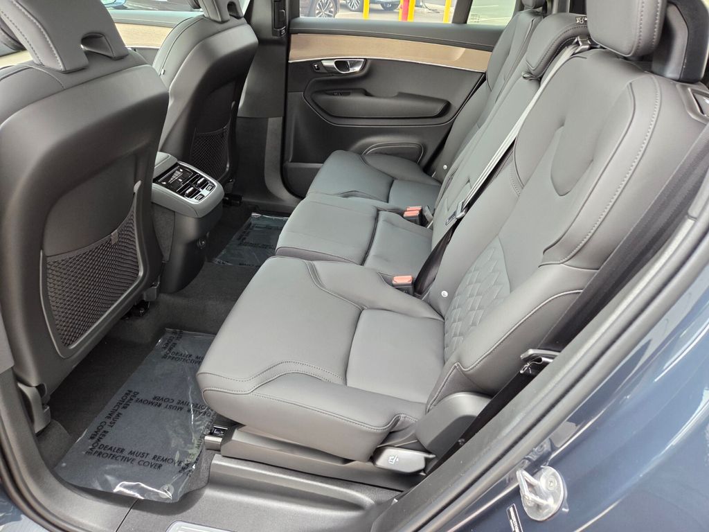 2026 Volvo XC90 Plus - Photo 16