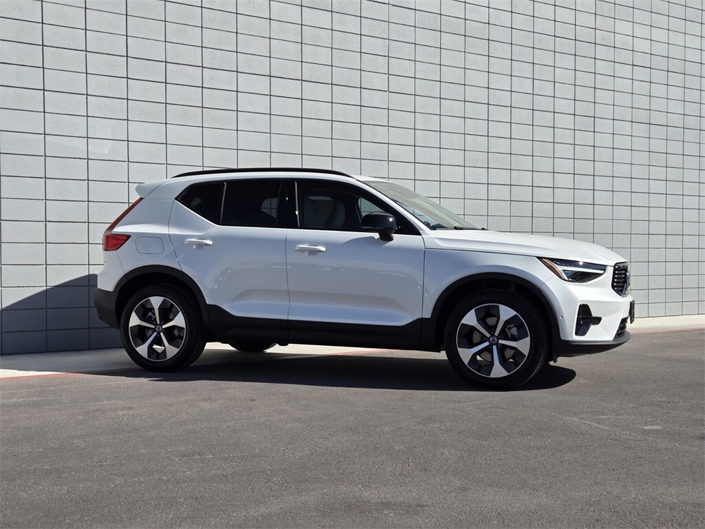New 2026 Volvo XC40 B5 Plus SUV