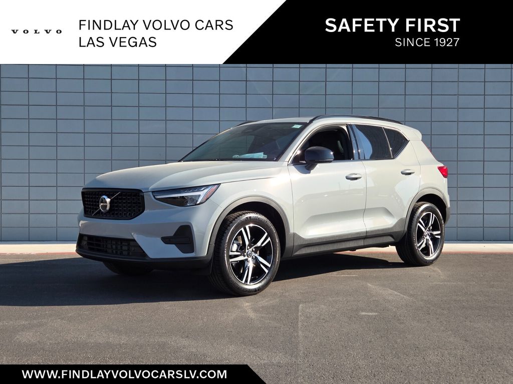 2026 Volvo XC40 Core's photo