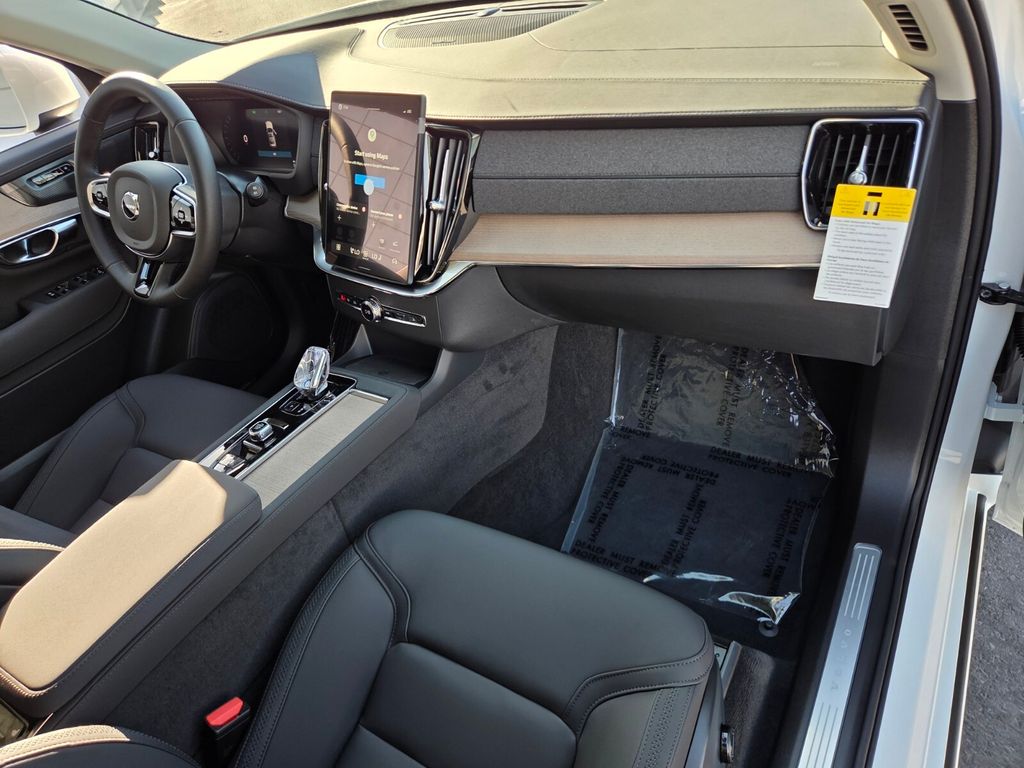 2026 Volvo XC90 Plus - Photo 24
