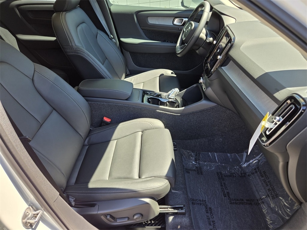 2025 Volvo XC40 Ultra - Photo 17