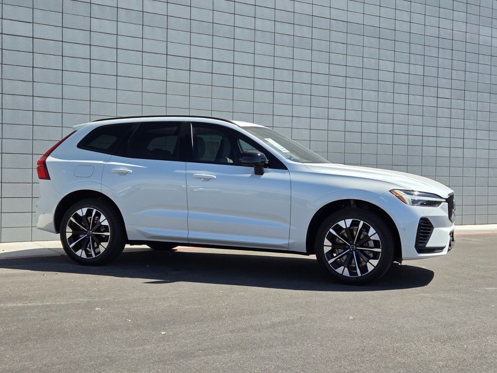 2026 Volvo XC60 Plus - Photo 7