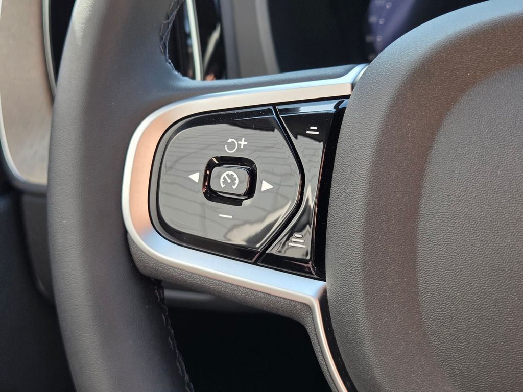 2026 Volvo XC60 Plus - Photo 32