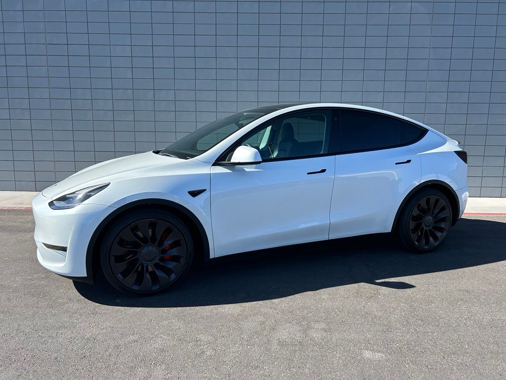 2022 Tesla Model Y Performance Dual Motor All-Wheel Drive's photo