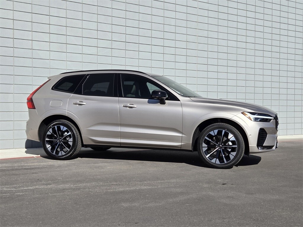 2026 Volvo XC60 B5 Plus photo 3