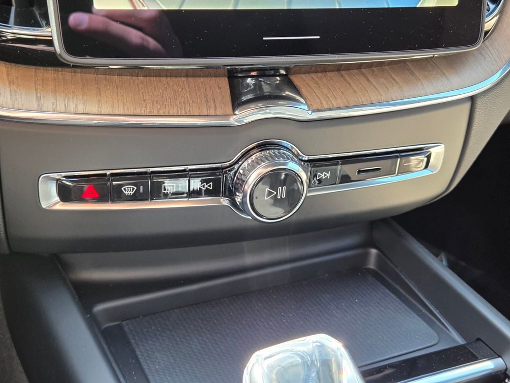 2026 Volvo XC60 Plus - Photo 30