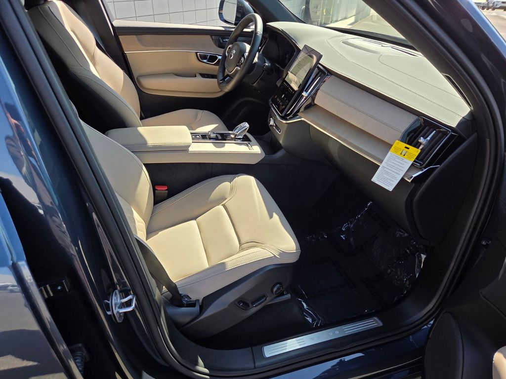 2026 Volvo XC90 Plus - Photo 22