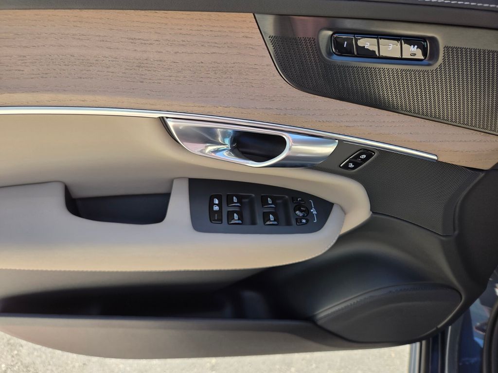 2026 Volvo XC90 Plus - Photo 24