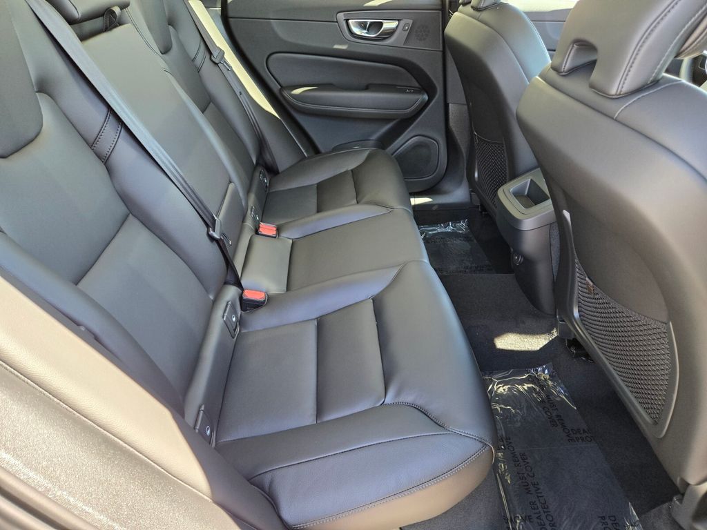 2025 Volvo XC60 Core - Photo 17