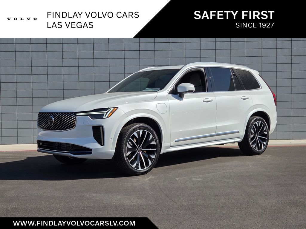 2026 Volvo XC90 Plus's photo
