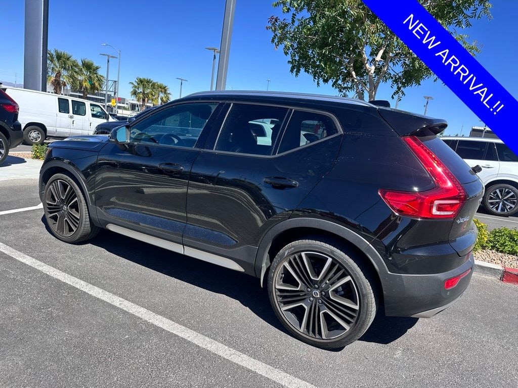 Used 2020 Volvo XC40 T4 Momentum SUV