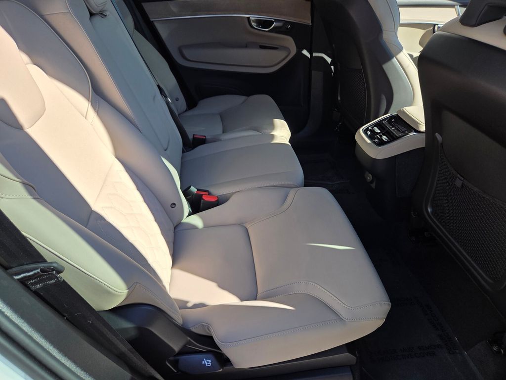 2026 Volvo XC90 Core - Photo 19