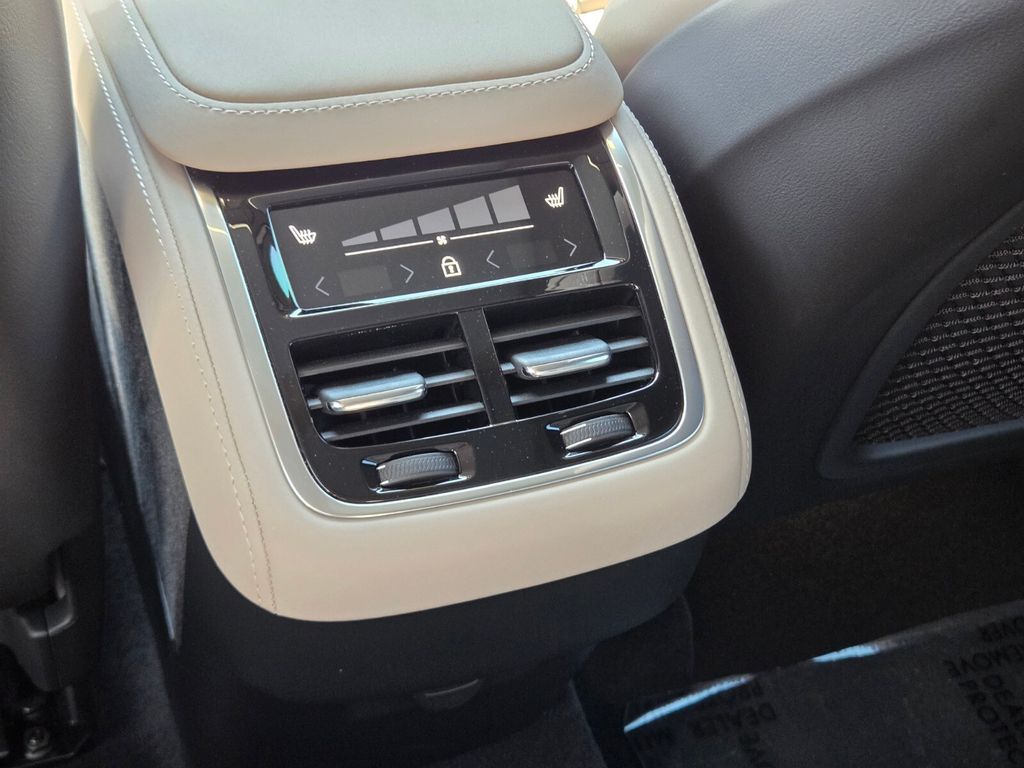 2026 Volvo XC90 Plus - Photo 16