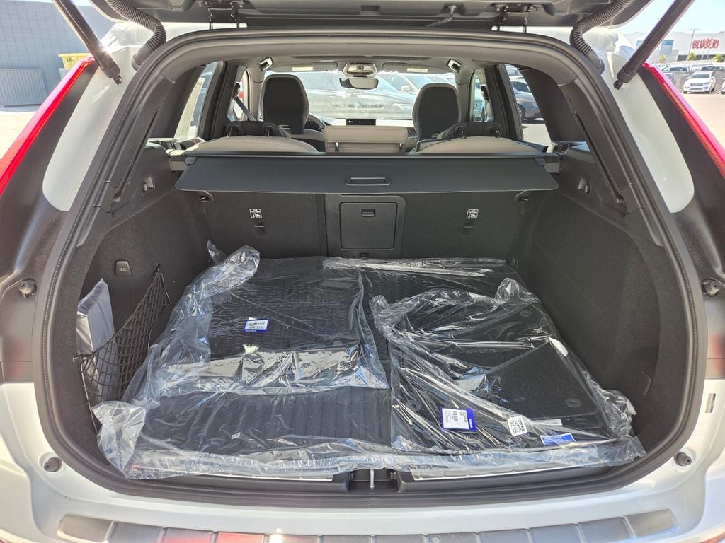 2026 Volvo XC60 Plus - Photo 20
