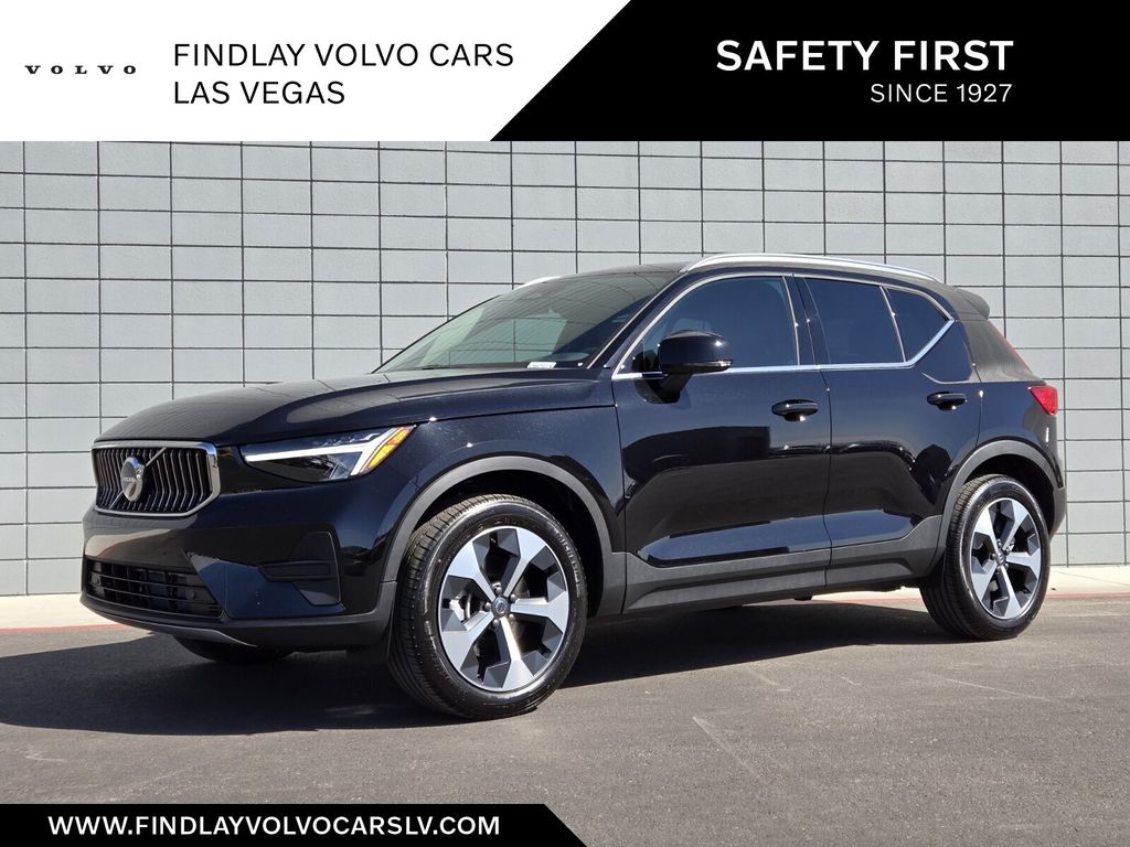 2025 Volvo XC40 Core