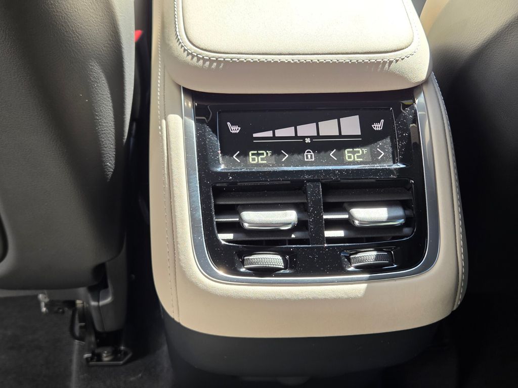 2026 Volvo XC90 Core - Photo 14