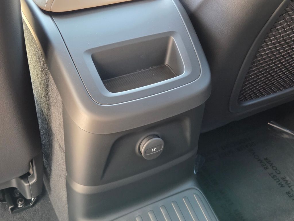 2026 Volvo XC60 Plus - Photo 16