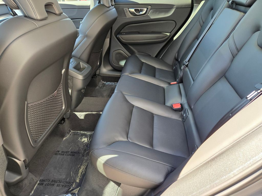 2025 Volvo XC60 Core - Photo 11
