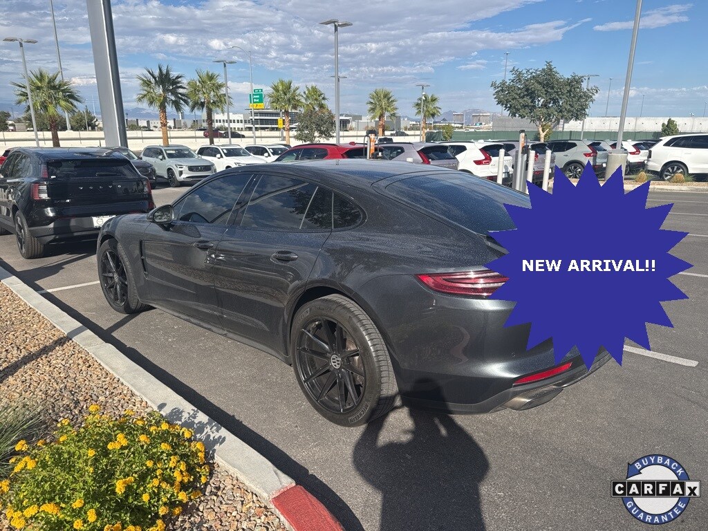2017 Porsche Panamera 4 photo 3