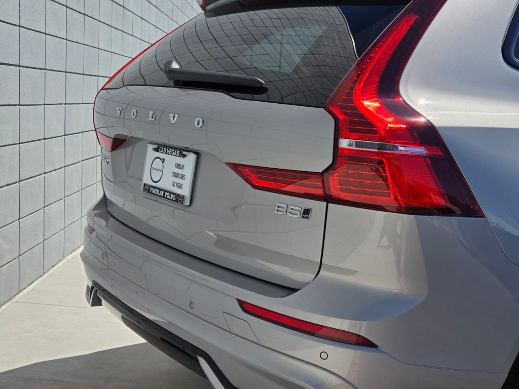 2025 Volvo XC60 Core - Photo 8
