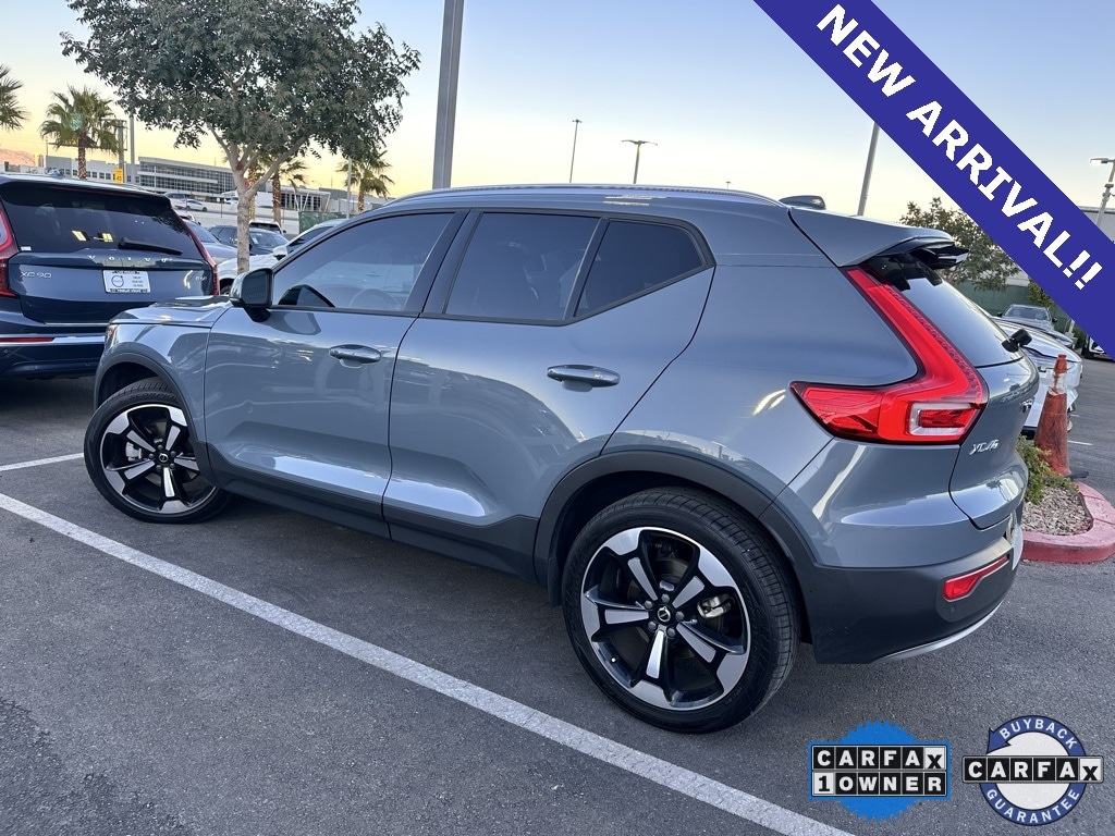 Used 2021 Volvo XC40 T4 Momentum SUV