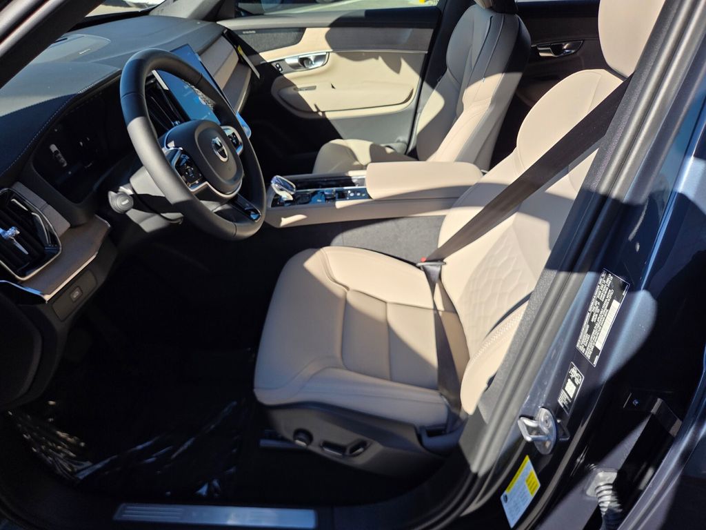 2026 Volvo XC90 Plus - Photo 13