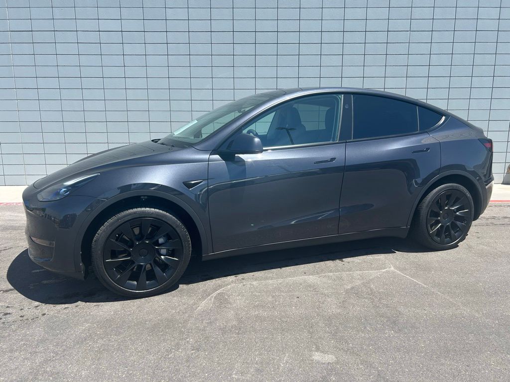 2024 Tesla Model Y Long Range Rear Wheel Drive's photo