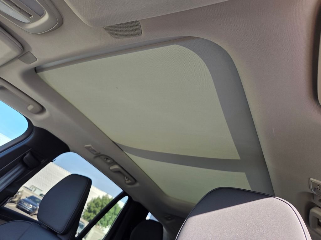 2026 Volvo XC90 Plus - Photo 14
