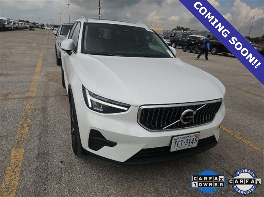 2025 Volvo XC40 Core photo 2