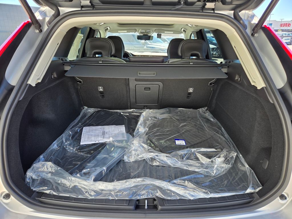 2025 Volvo XC60 Core - Photo 16