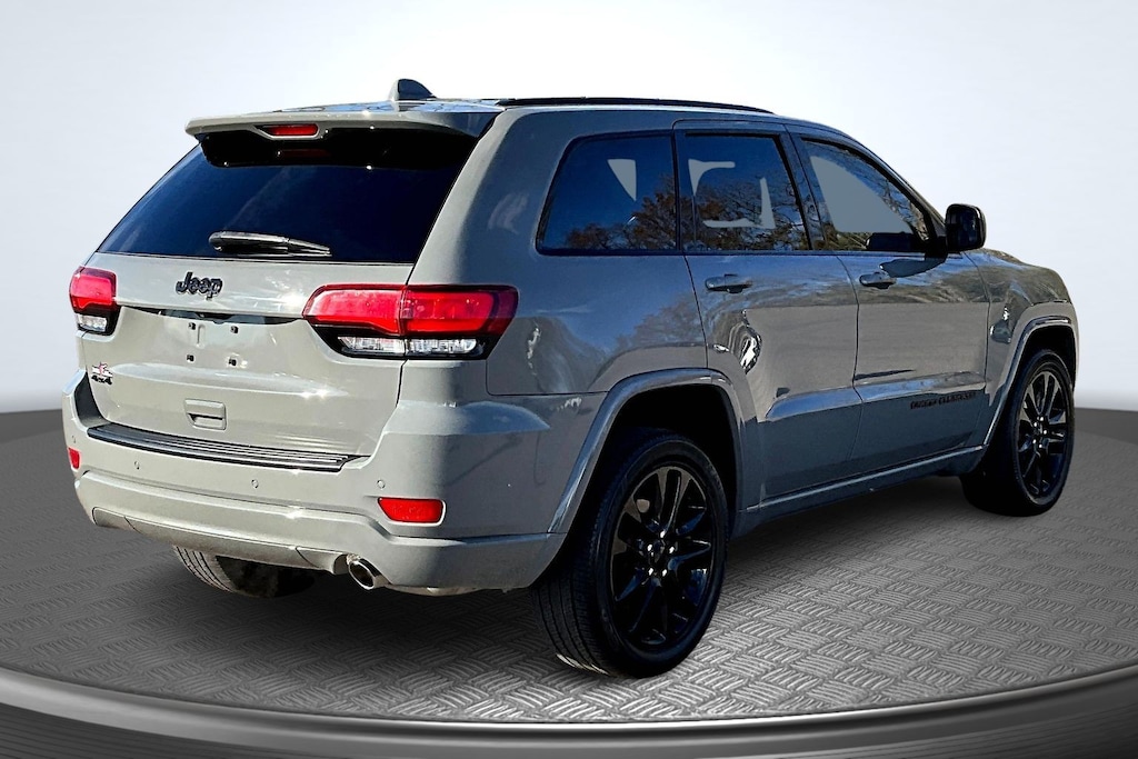 Used 2020 Jeep Grand Cherokee Laredo SUV
