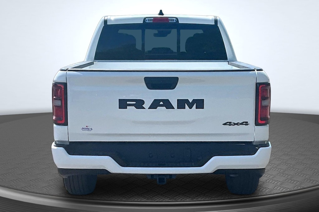 New 2026 Ram 1500 EXPRESS CREW CAB 4X4 5'7 BOX Pickup