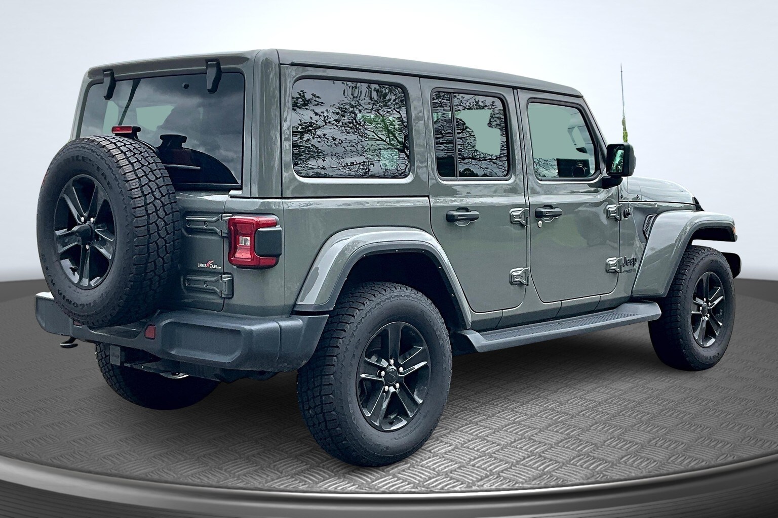 2021 Jeep Wrangler Unlimited Sahara photo 2
